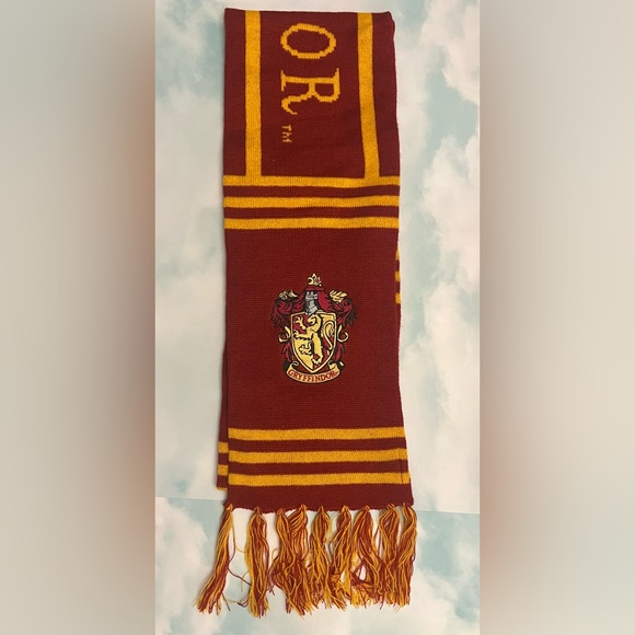 Harry Potter Gryffindor Scarf- Universal Studios Orlando, Florida Merch. - Picture 3 of 4
